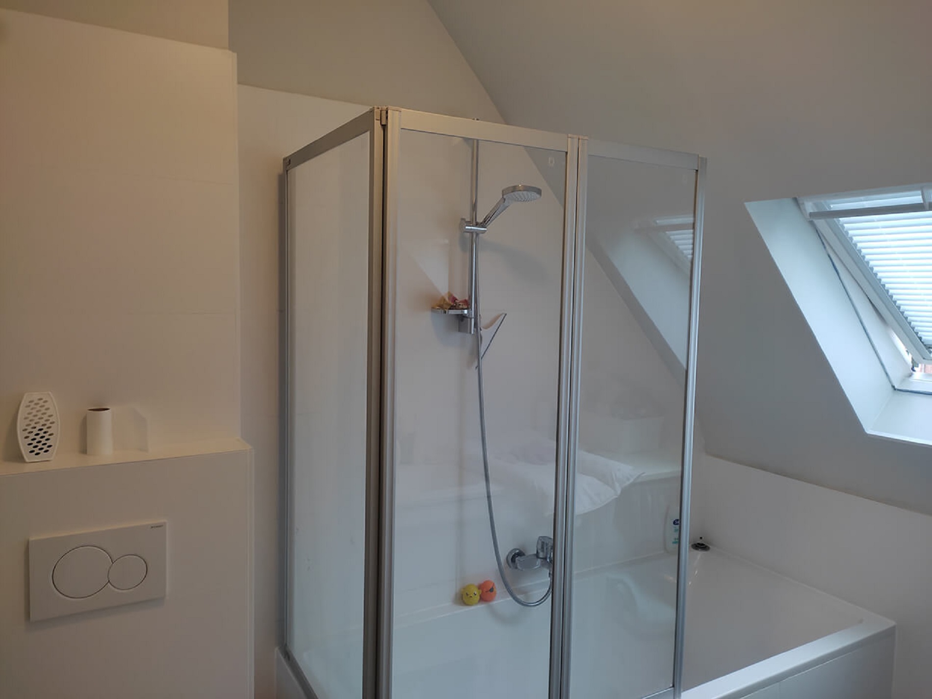 Baignoire avec paroi
